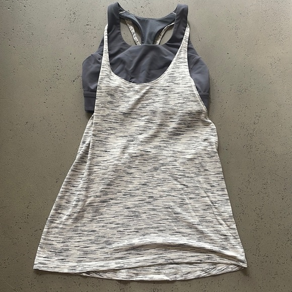 Lululemon built-in, sports bra, tank top. SZ 6. Perfect condition! Twisted back! - Picture 4 of 6